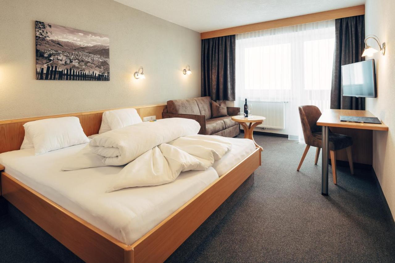 Hotel Garni Panorama แซร์เฟาส์ ภายนอก รูปภาพ